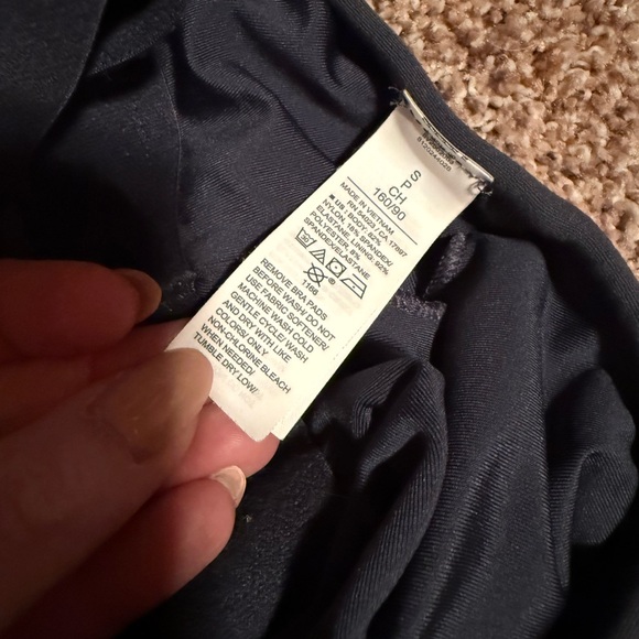 Old Navy Black Cropped High-Neck Tank Top - Picture 3 of 4